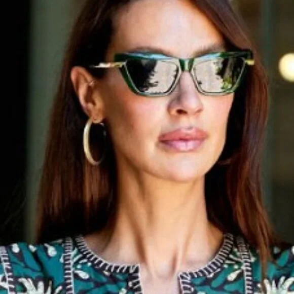 Bottega Veneta BV1241S 003 Sunglasses Green/Gold Cat Eye Frame, Green Lenses